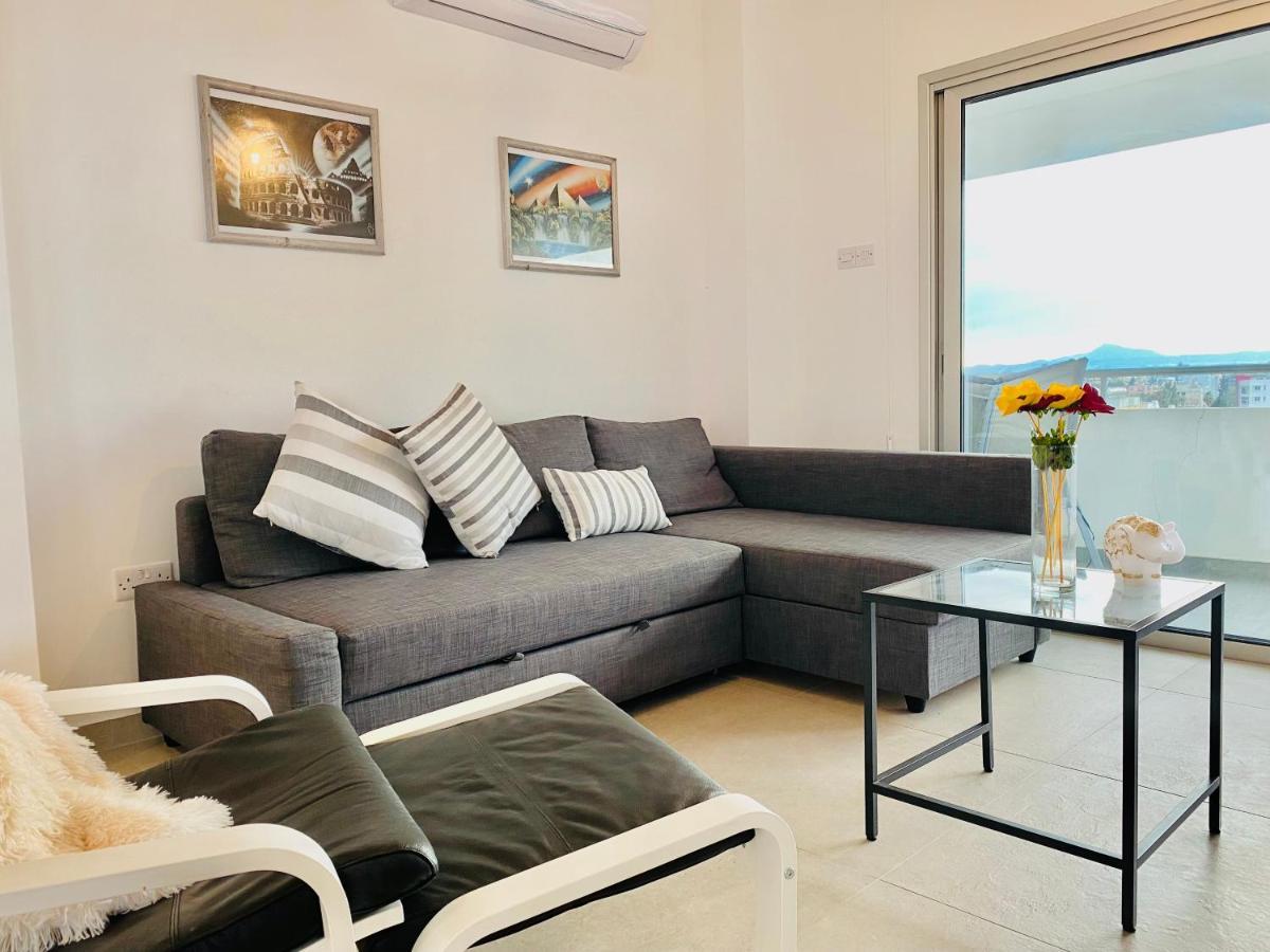 Panoramic Seaside Getaway, 2-Br Penthouse Apartment Larnaca Exterior photo