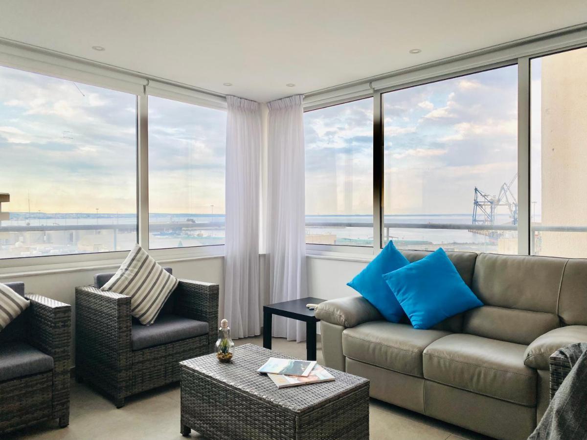 Panoramic Seaside Getaway, 2-Br Penthouse Apartment Larnaca Exterior photo